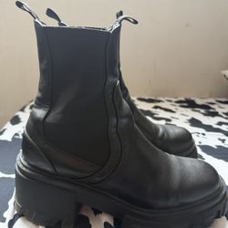 Women’s Shoes Boots Slip Ons Size 10