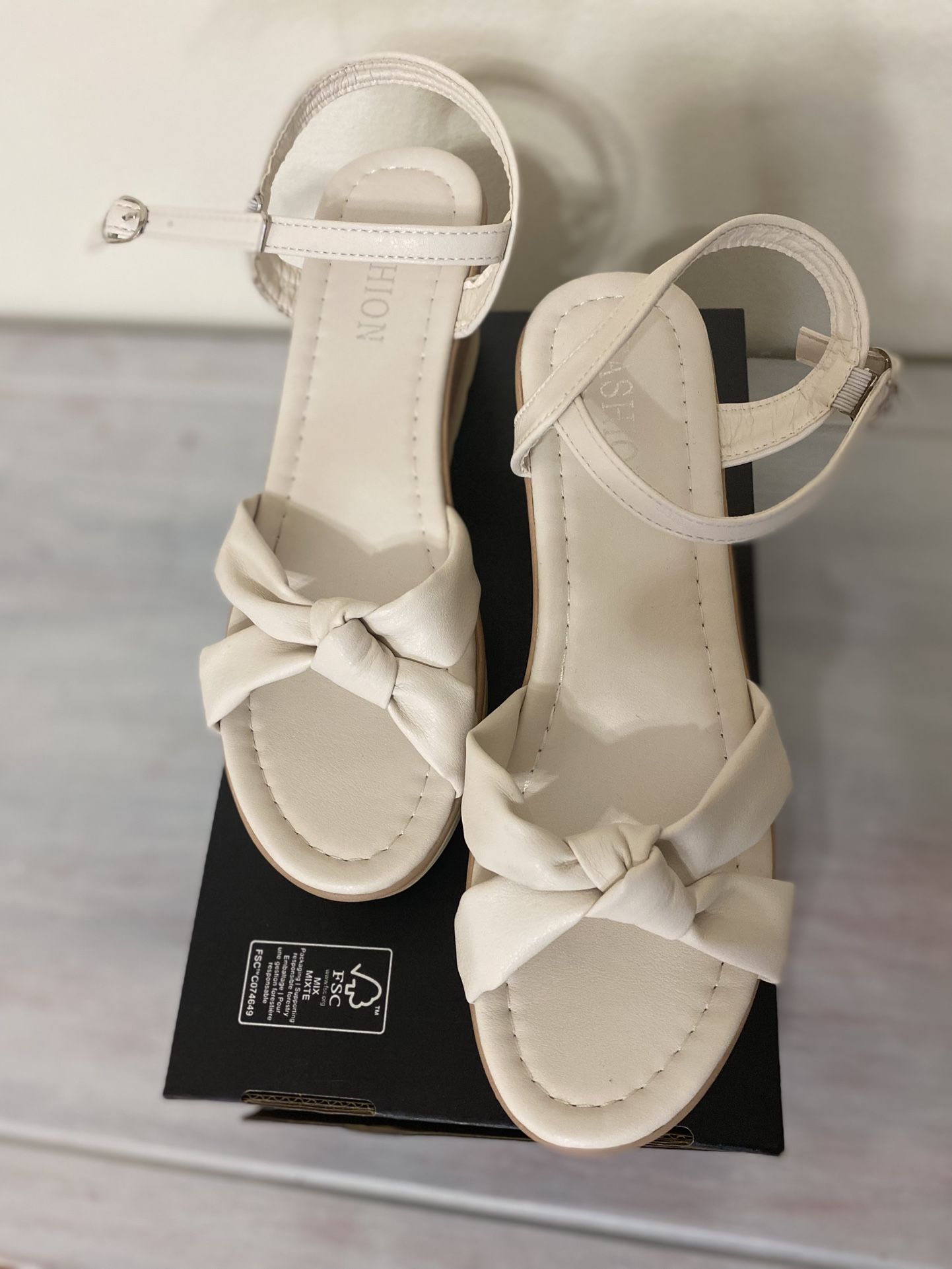 8 1/2 Women Wedge Sandals