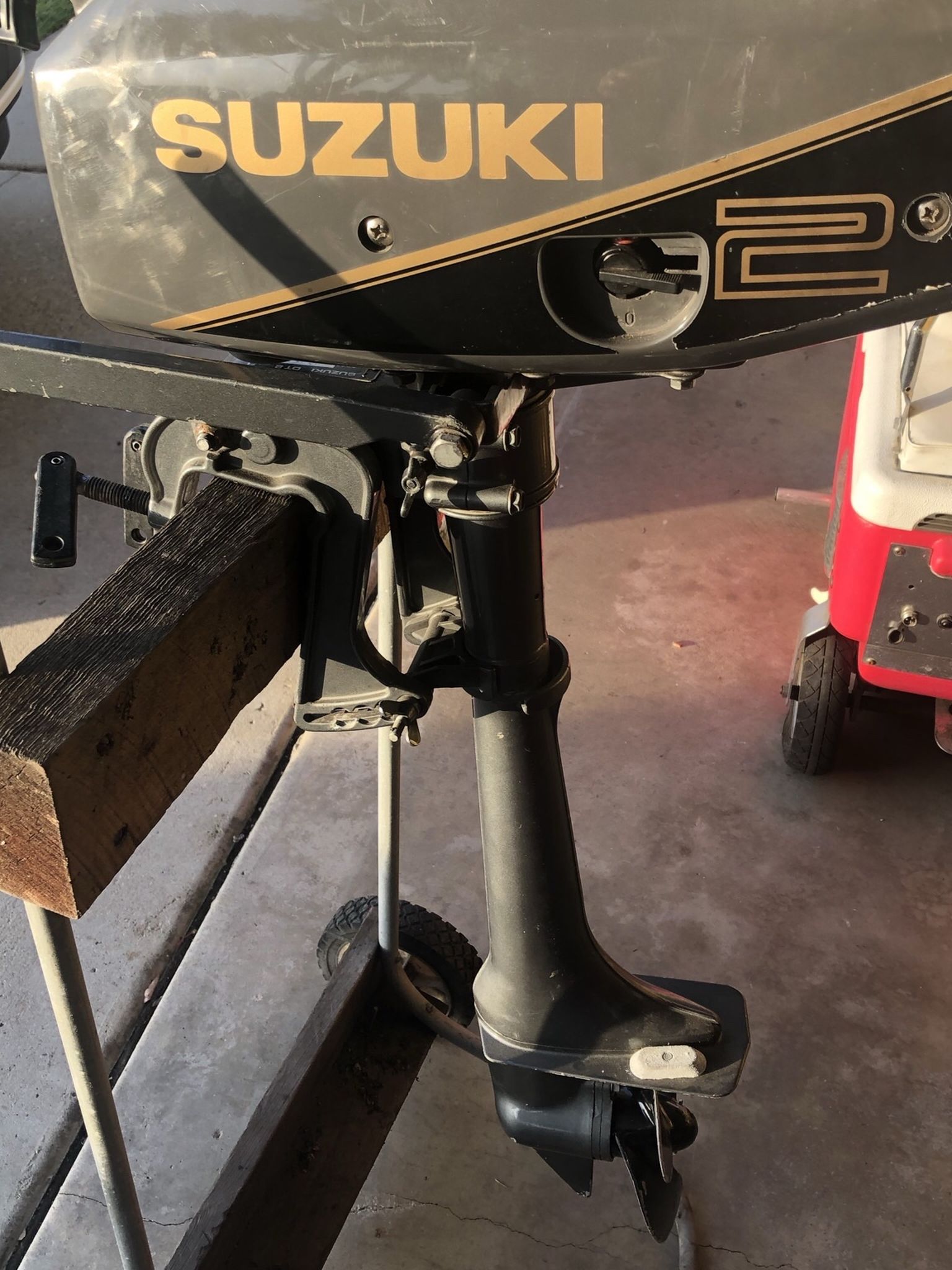 2 HP Suzuki Outboard Motor