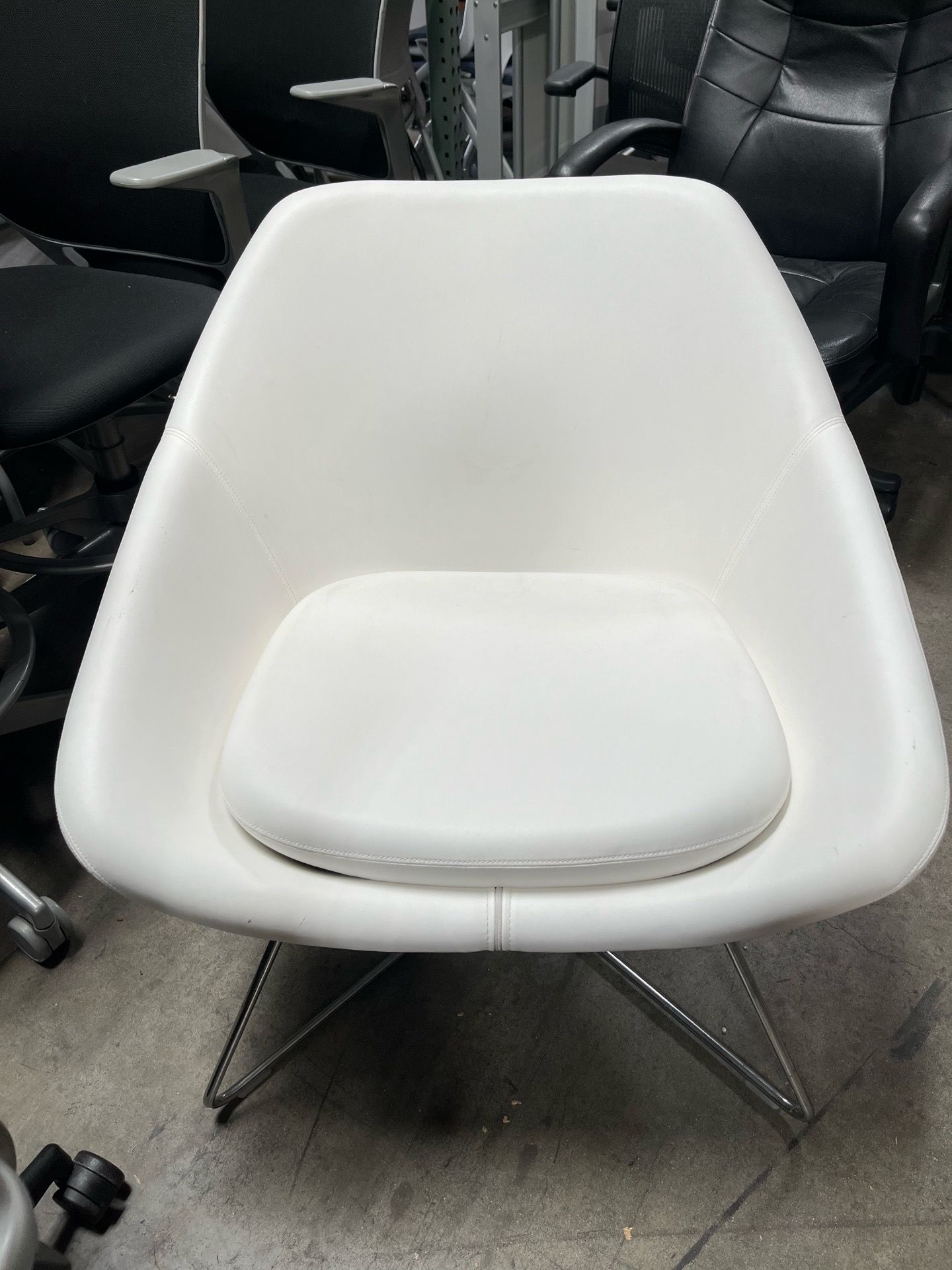 Allermuir open white leather lounge