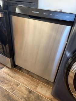 Frigidaire Stainless Steel Dishwasher – Great Condition