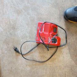 Milwaukee Charger 20$