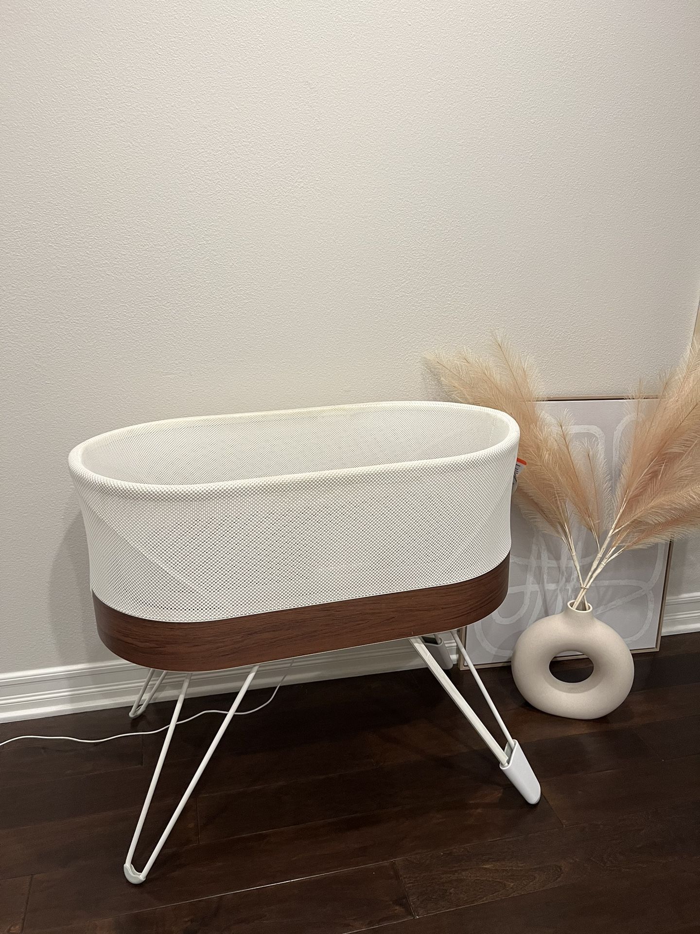 Snoo with 11 sleep sacks, Risers, And 3 Sheets for Sale in