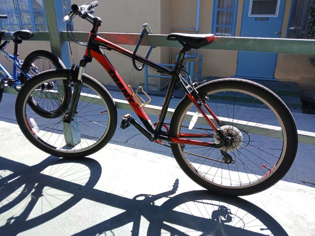 GIANT REVEL 26 Inch Mens Mountain Bike Xint Condition