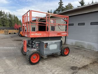 2016 Skyjack SJ6832RT 4x4 32FT Rough Terrain Scissor Lift - Dual Fuel