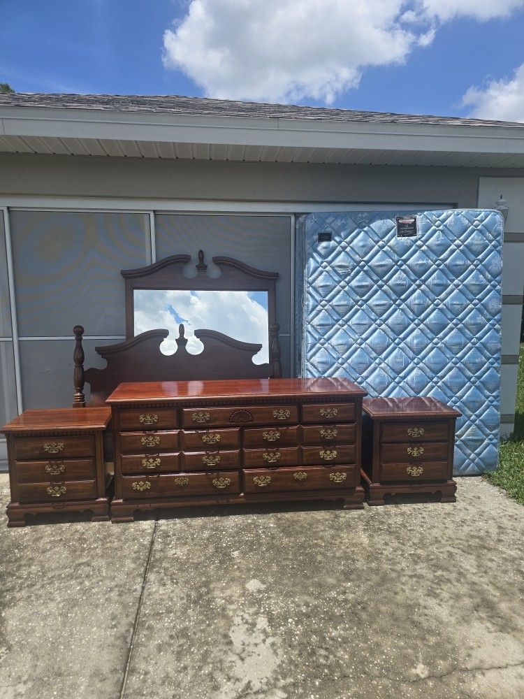 Cherrywood Queen Bedroom Set