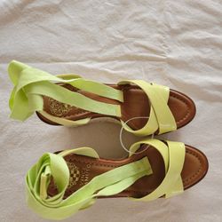 Vince Camuto Green Sandals - Size 9 New