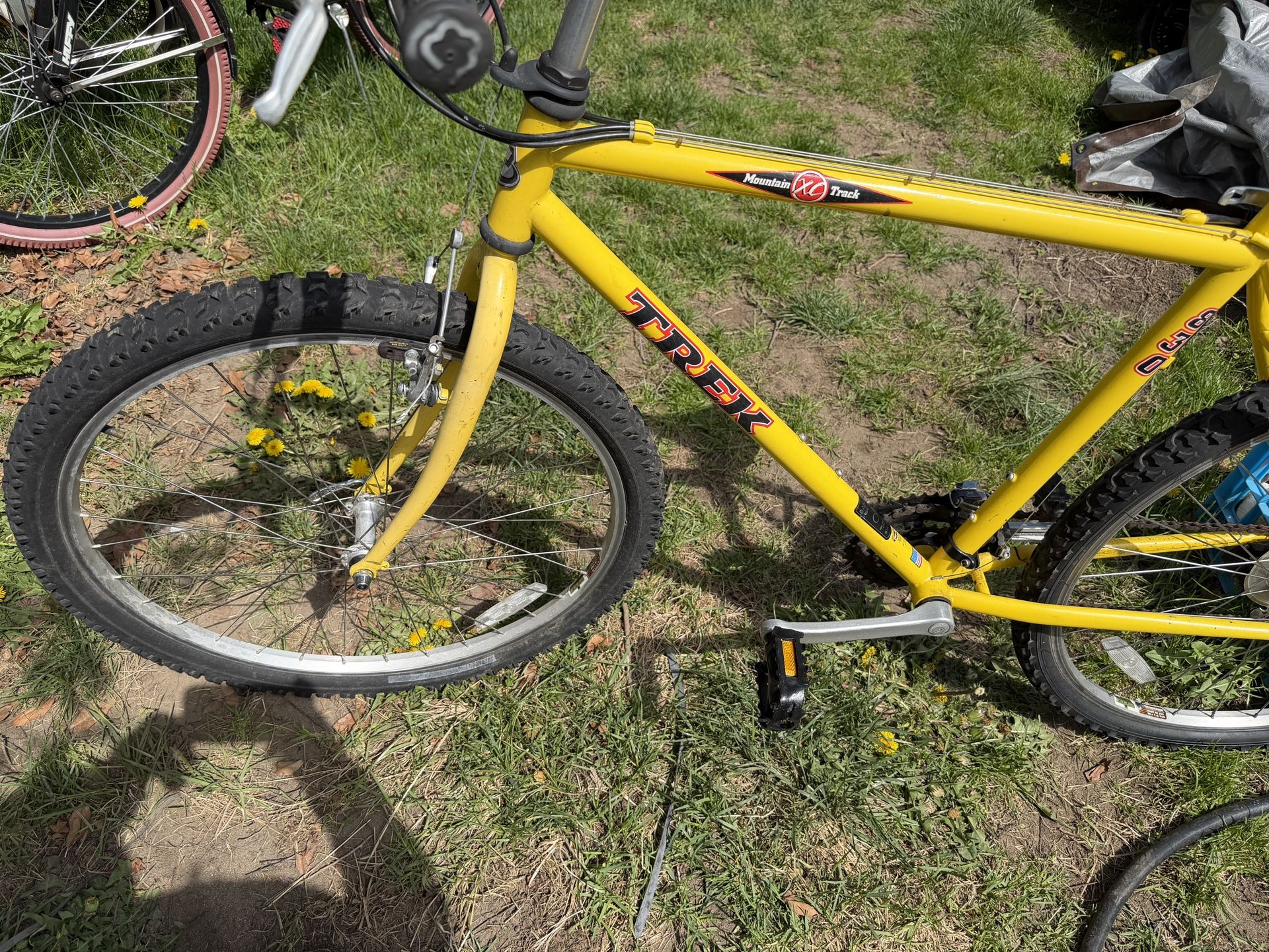 TREK 830 mountain bike 26” wheels large frame bicycle