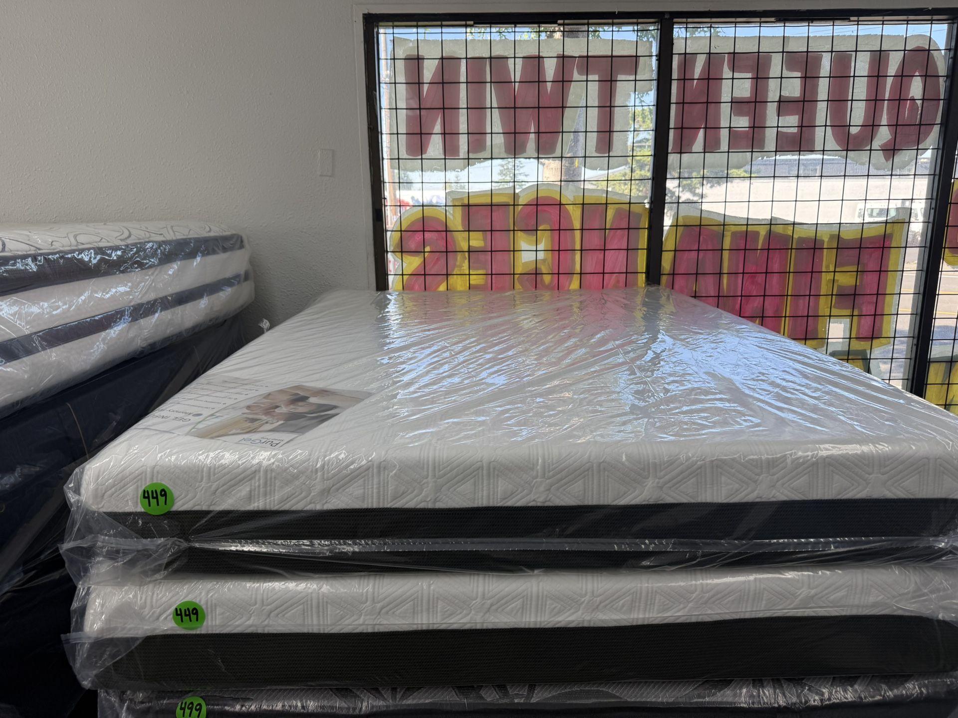 QUEEN SIZE MEMORY FOAM MATTRESS & BOX SPRING BED SET