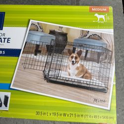 Medium 30x21x20” Double Door Dog Crate in good shape!  