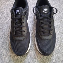 Nike Air Max Size 9.5