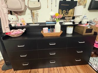 9 drawer dresser In Black