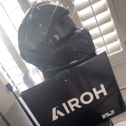NIB  Airoh Helmet Spark 2. Medium