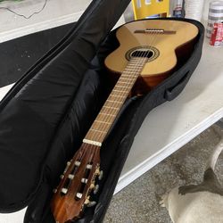 beautiful guitar like new good sound