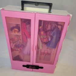 Barbie Closet W CLOTHES