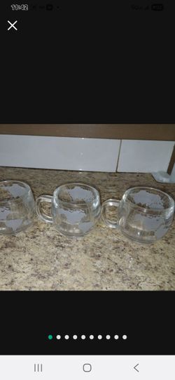 Vintage  Set Of 4 Coffe Mugs. Nestlé World Map Globe