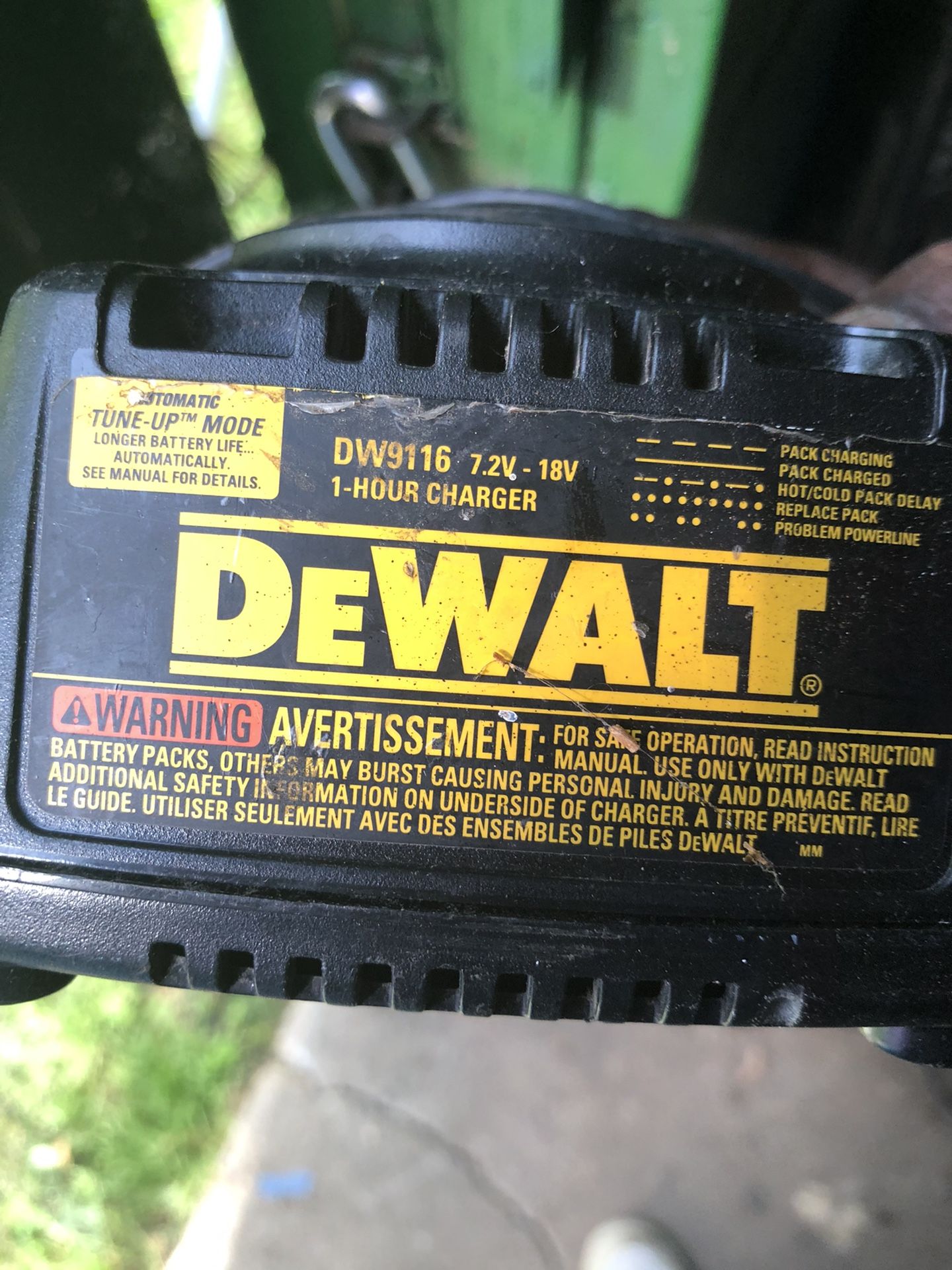 Dewalt 18 V battery charger