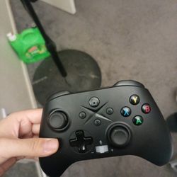 WIRELESS XBOX ONE CONTROLLER 