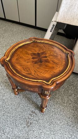 Coffee table measuring 28 inches high by 31 inches across great condition