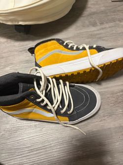 Kids Yellow /black high top Vans