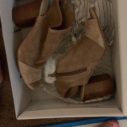 Tan Leather Aldo Heels Size 61/2