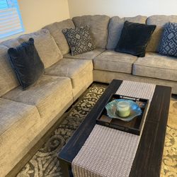 Sofa 92” In Excellent New Conditions