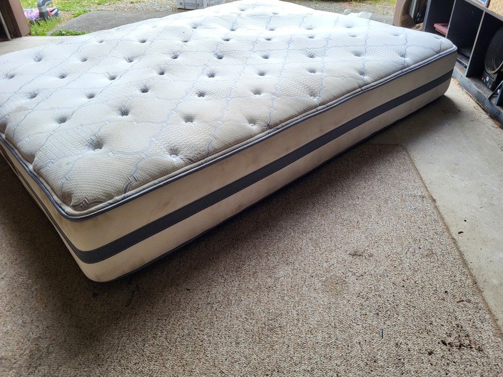 Free Queen Size Mattress Box Spring And Metal Bed Frame