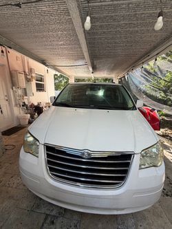 2010 Chrysler Town & Country Touring Plus