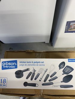 Brand New  18 Piece Kitchen Tools 