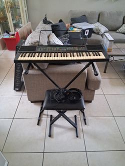 Kawai PS650 Electronic Keyboard with Stand and Bench