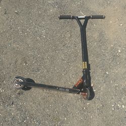 Mongoose Stance Bnb Scooter