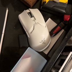 razer viper v2 with 8k dongle scroll wheel is a bit broken