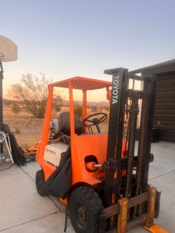 Vintage Toyota Forklift with Mast and Forks