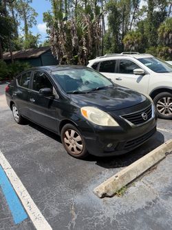 Nissan versa 2012