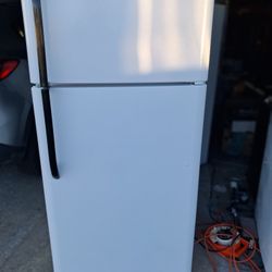 Frigid air Top Freezer Refrigerator 