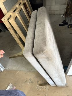 Large Dog Bed / Pet Lounger – Needs Repair (Project)