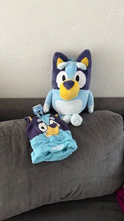Bluey backpack and beanie