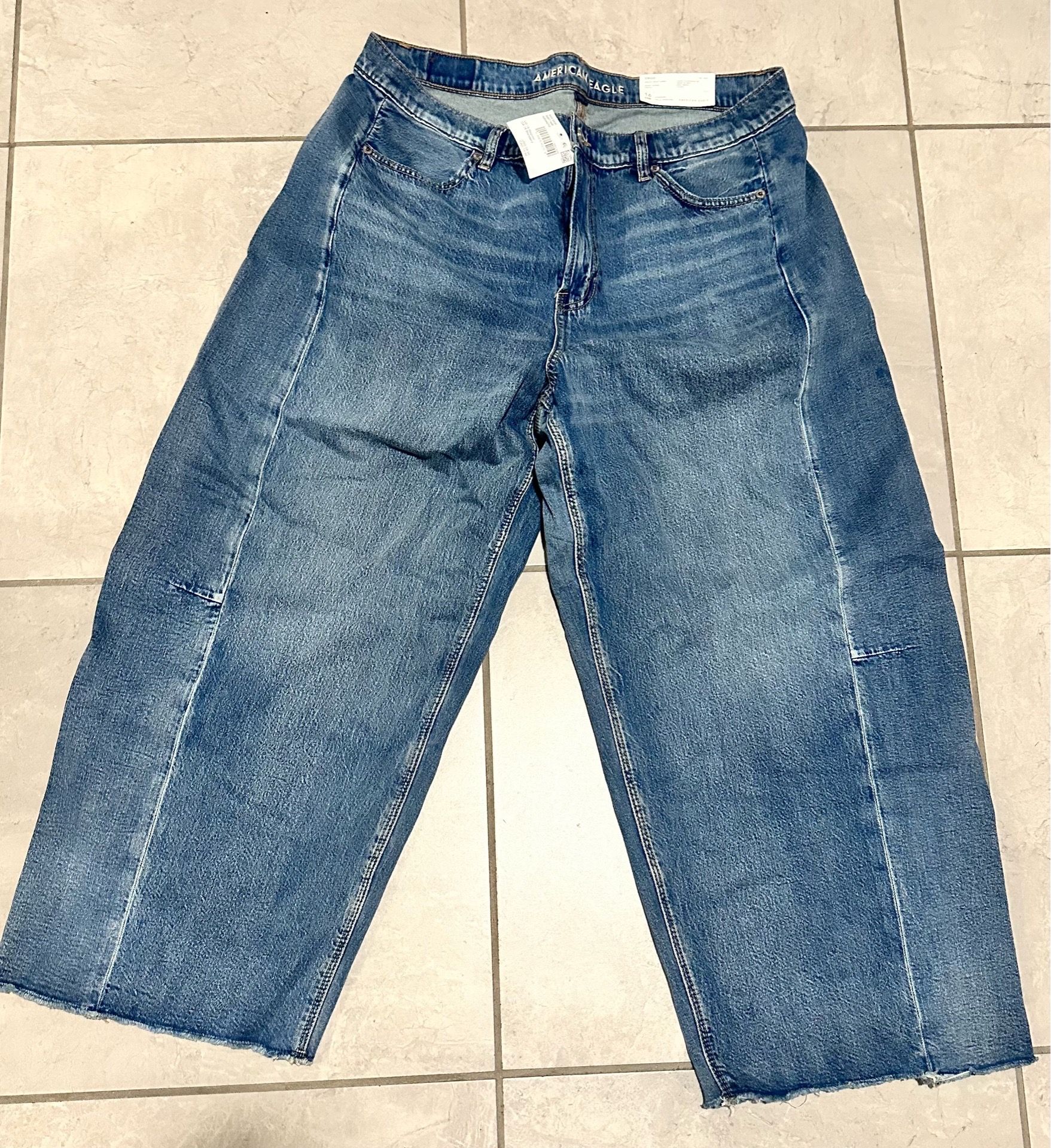 American Eagle Strigid Dreamy Drape Barrel Jeans