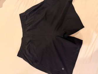 Lululemon men’s large shorts