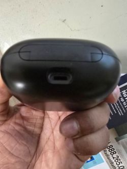 Powebeats Pro Charging Case