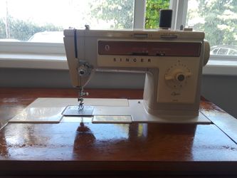 Singer Stylist #543 Zig Zag Free Arm Sewing Machine in Wood Cabinet