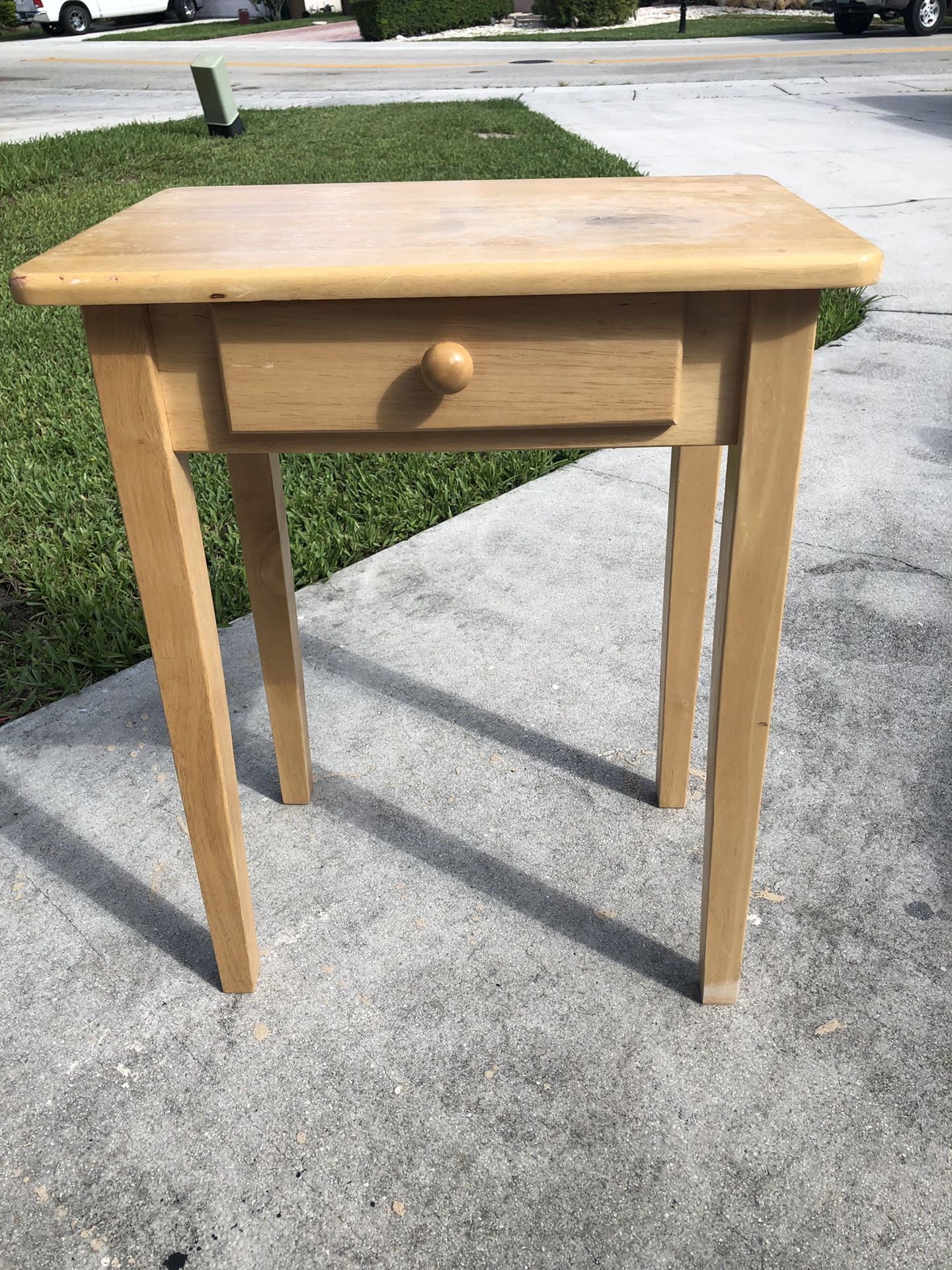 Small wood desk / side table 22x16x26