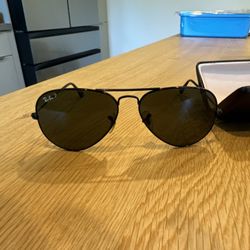 Polarized Ray Ban Sunglasses with case