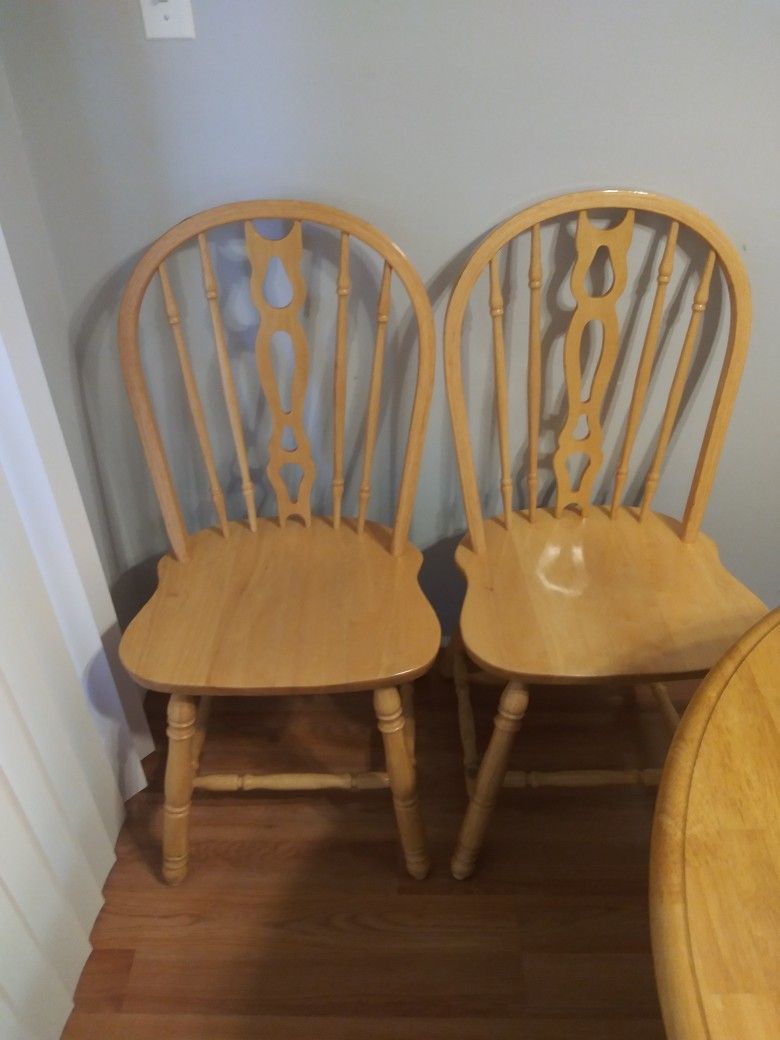 Kitchen table With 3 Chairs