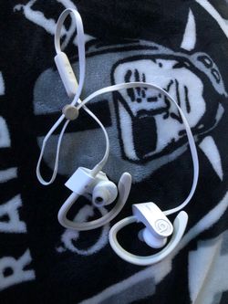 Wireless Beats in ear