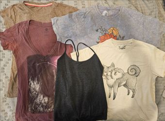 5-Piece Women’s Casual Clothing & Activewear Bundle Lot - Size Small (Alphalete, Hot Topic, Element)