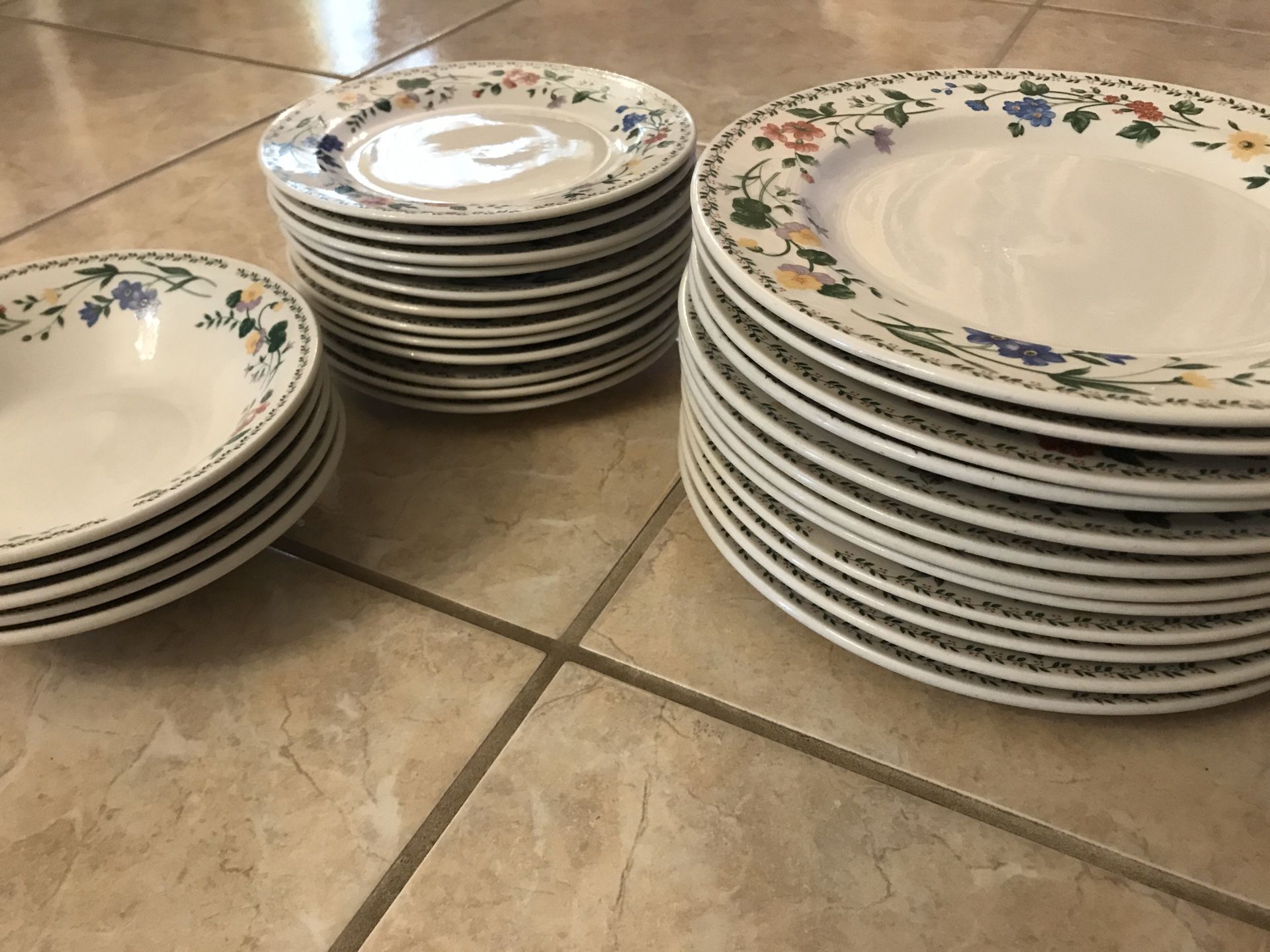 Farberward Stoneware English Garden Dinner Set