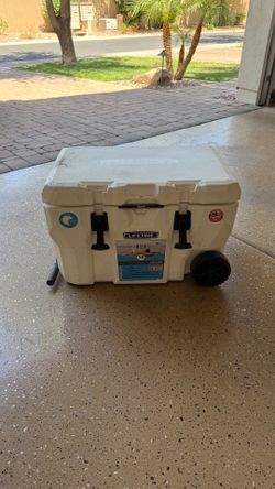 Ice chest (cooler) with wheels Lifetime Brand