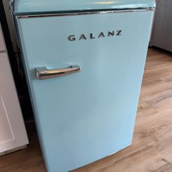 Galanz retro Mini Fridge