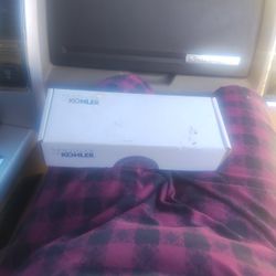 Vertical Toilet Paper Holder 